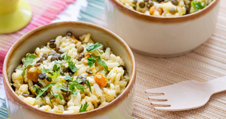 Arroz de coliflor saludable con huevo y verduras (cena ligera)