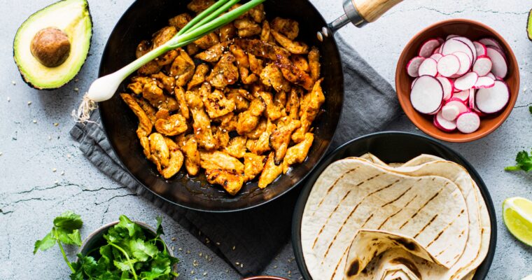 Fajitas de pollo con verduras en sartén (receta saludable fácil)