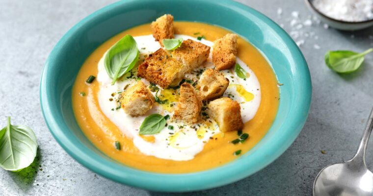 Crema de calabaza saludable para cena con pollo ligero