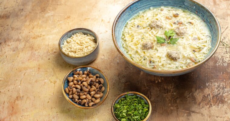 Risotto vegetariano cremoso con setas y espinacas